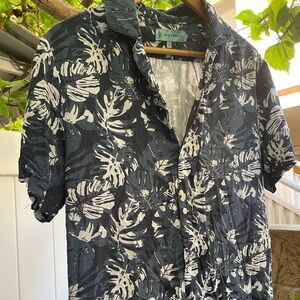 Mio Marino Men's Navy Blue Black and White Tropical Print Shirt Size Small